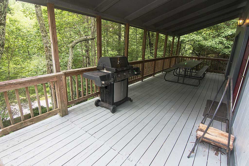 Deck with gas grill